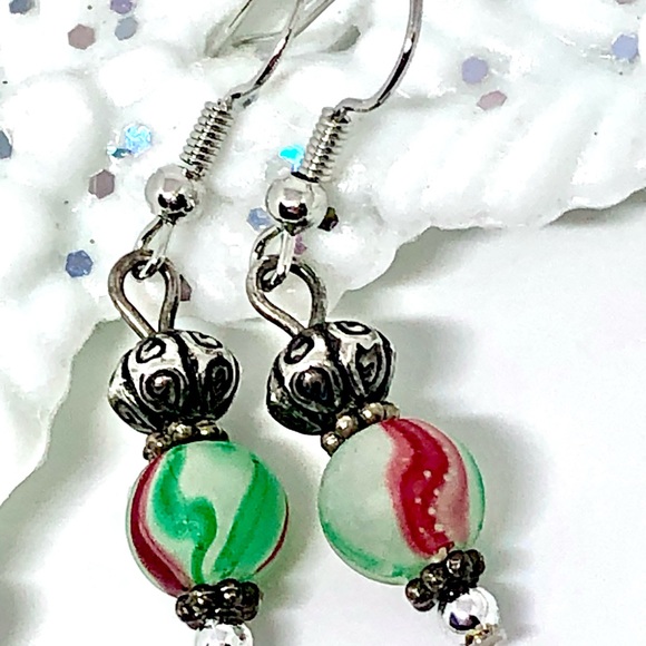 Christmas Red Green White Swirl Frosted Glass Antique Silver Tone Drop Earrings - Picture 2 of 4